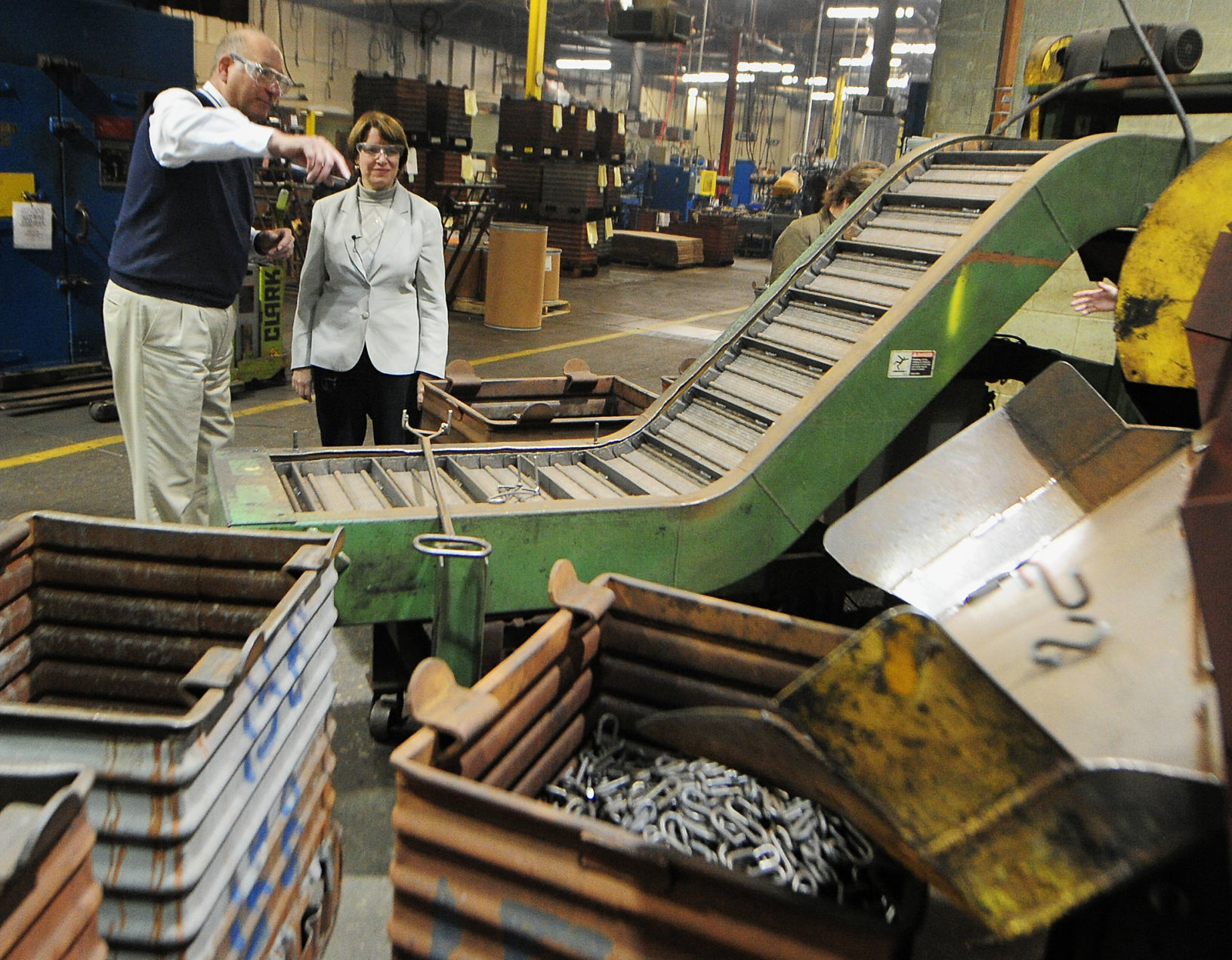 2011: Klobuchar visits Peerless Chain